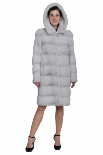 Стильная норковая шуба с капюшоном в молочном цвете